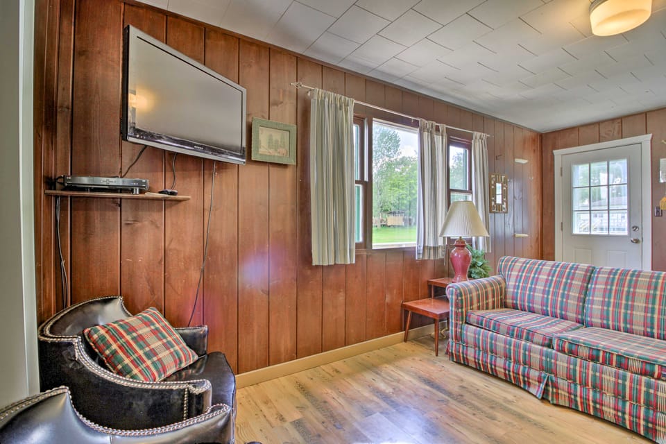 Lakefront Dent Cabin - Boat Rentals & Docks! House in Minnesota
