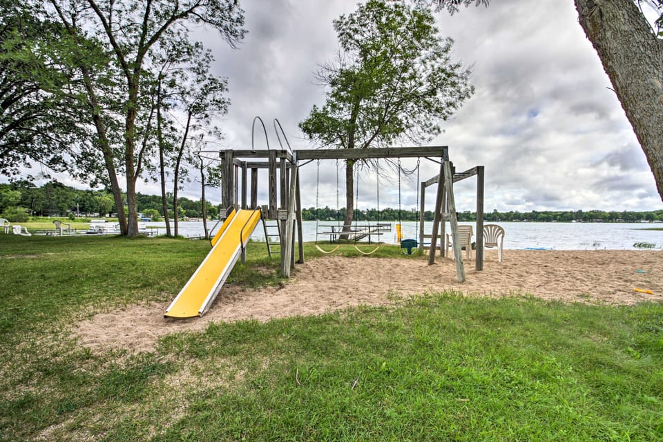 Lakefront Dent Cabin - Boat Rentals & Docks! House in Minnesota
