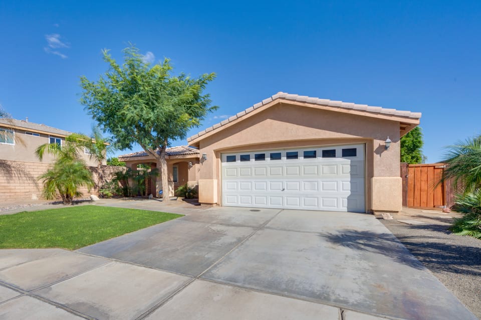 Outdoor Oasis: Coachella Valley Group Getaway! House in Indio