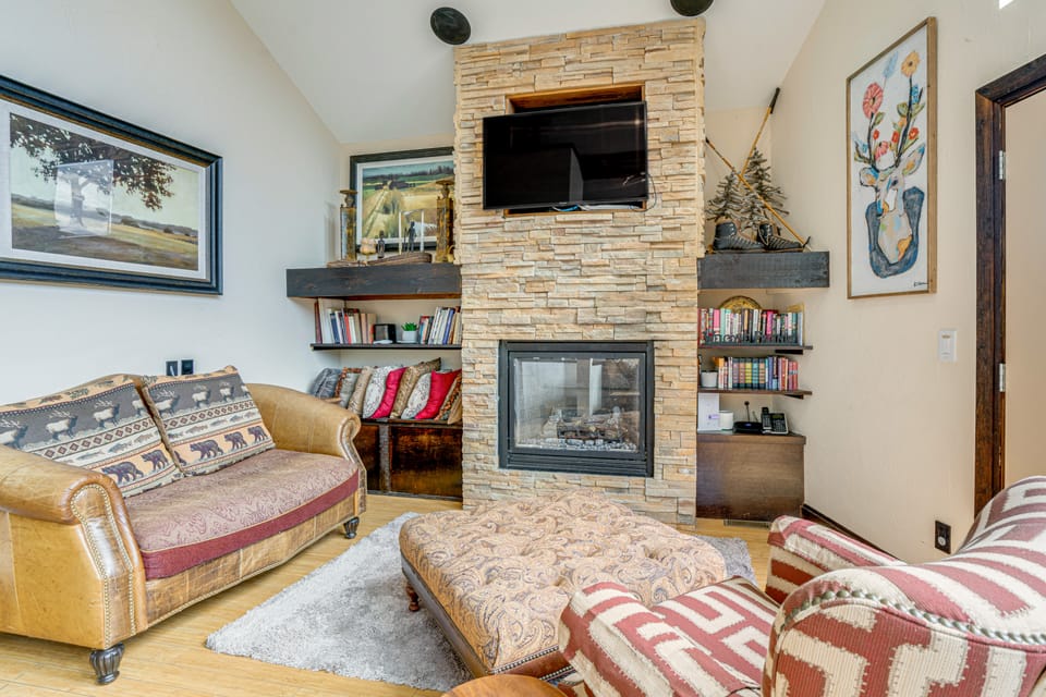 Hot Tub & Mtn Views Pristine Breckenridge Home! House in Summit County
