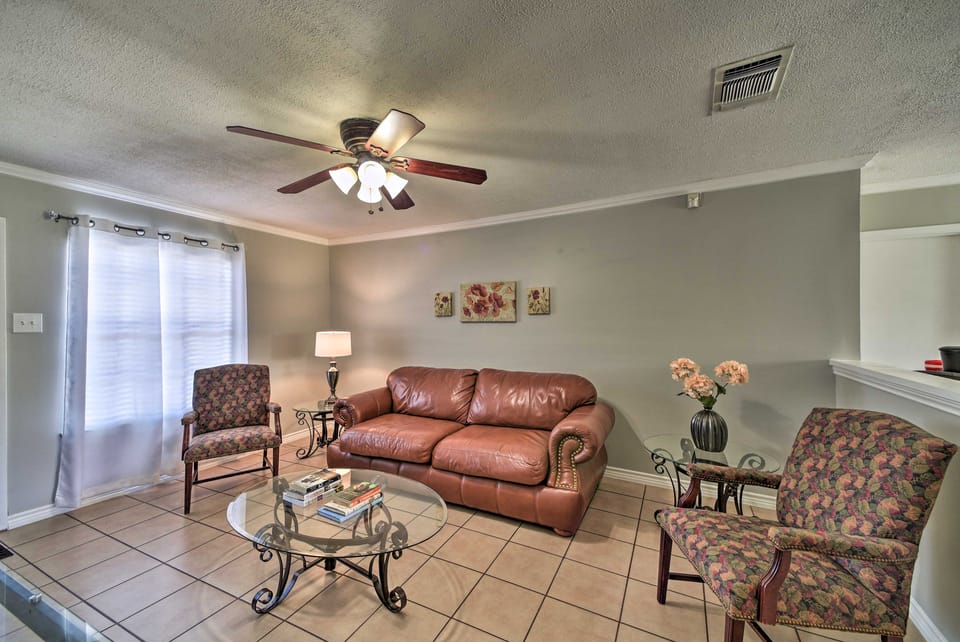 Cozy San Antonio Family Home: 3 Mi to Lackland AFB House in San Antonio