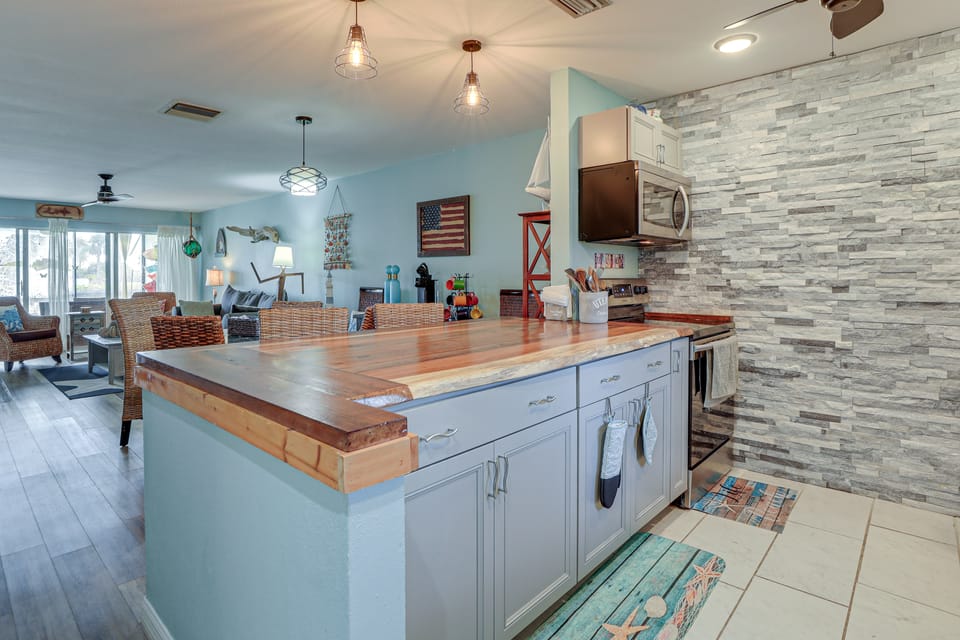 Beachfront Siesta Key Condo w/ Enclosed Patio Apartment in Siesta Beach