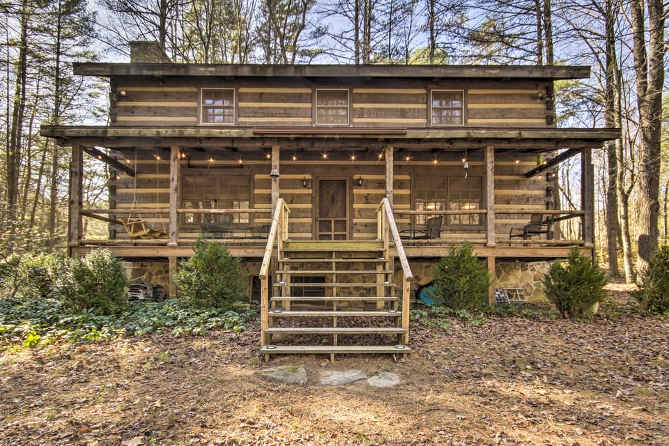 ‘Riversong’ Cabin w/ Fire Pit on North River House in Shenandoah Valley