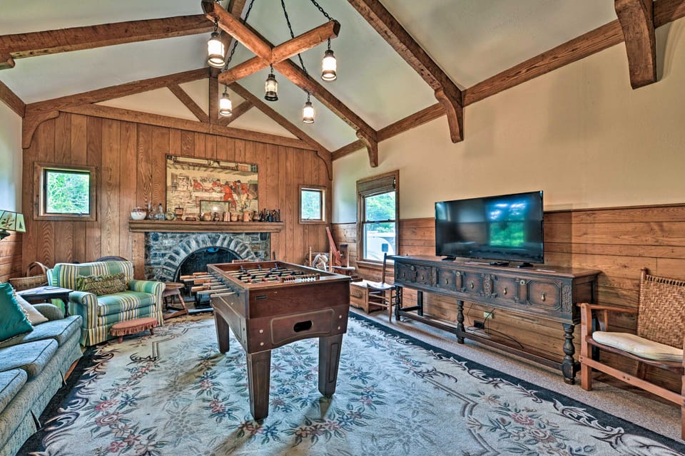 Amazing Historic Home w/ Stunning Mountain Views! House in Blowing Rock