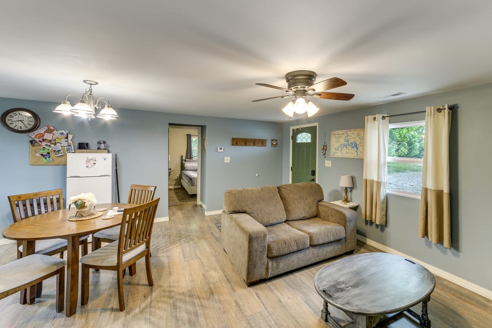 Boating Basecamp! Apt 3 Mi to Table Rock Lake Apartment in Arkansas