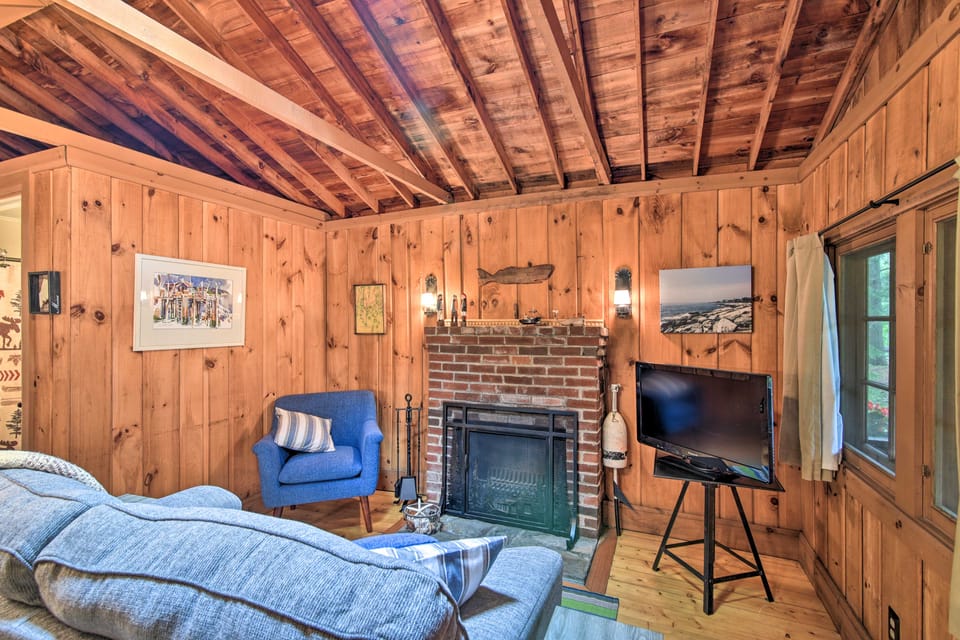 'Sprucewold' Boothbay Harbor Cottage w/ Deck Cottage in Maine