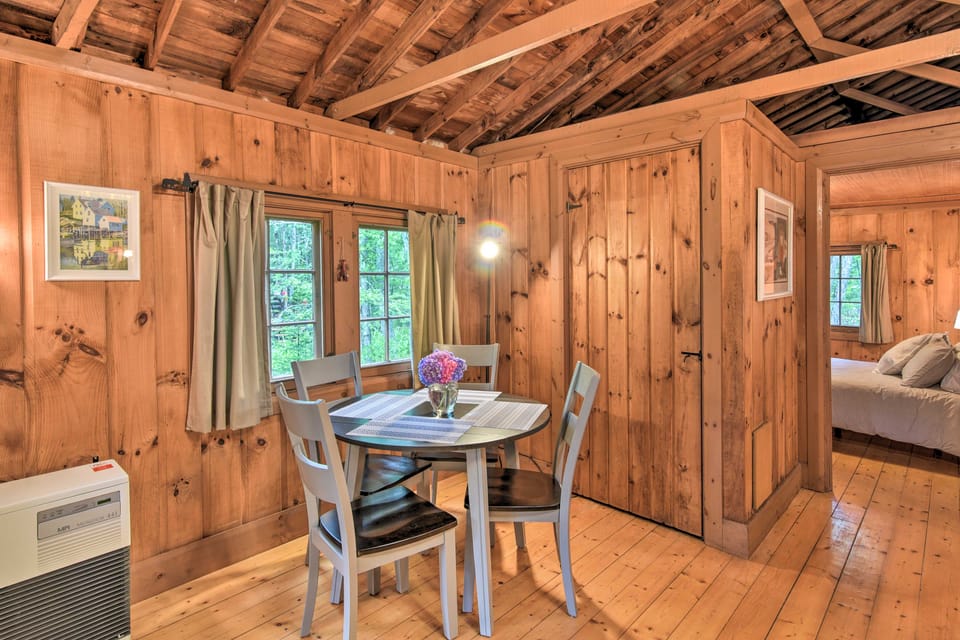 'Sprucewold' Boothbay Harbor Cottage w/ Deck Cottage in Maine