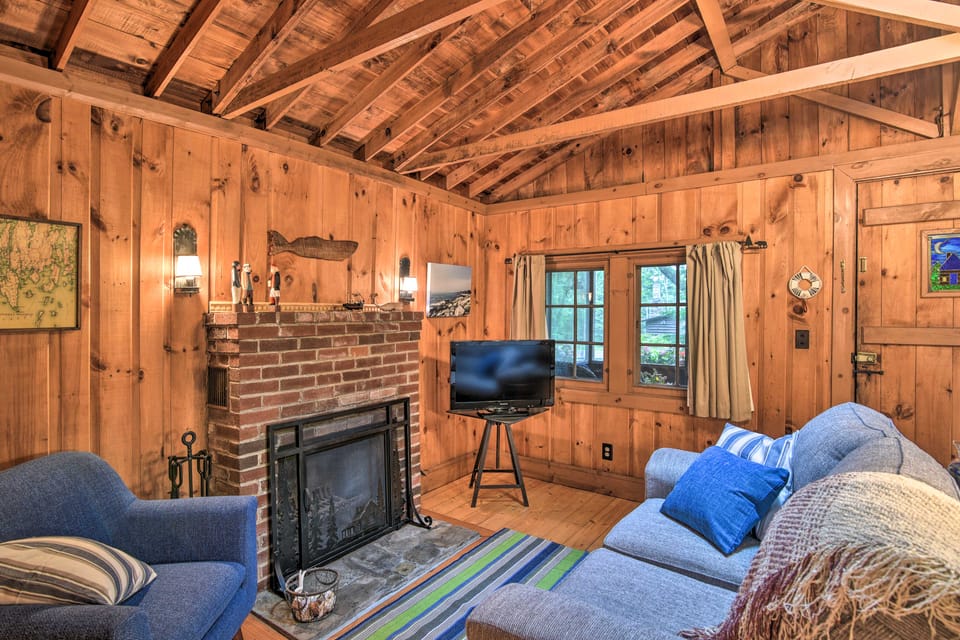 'Sprucewold' Boothbay Harbor Cottage w/ Deck Cottage in Maine