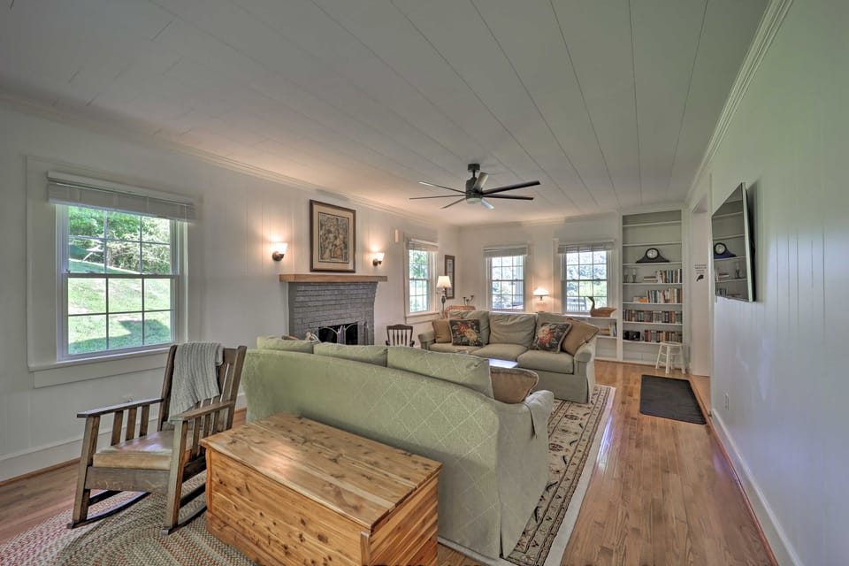 Abingdon Family Getaway w/ Porch & Views! House in Tennessee