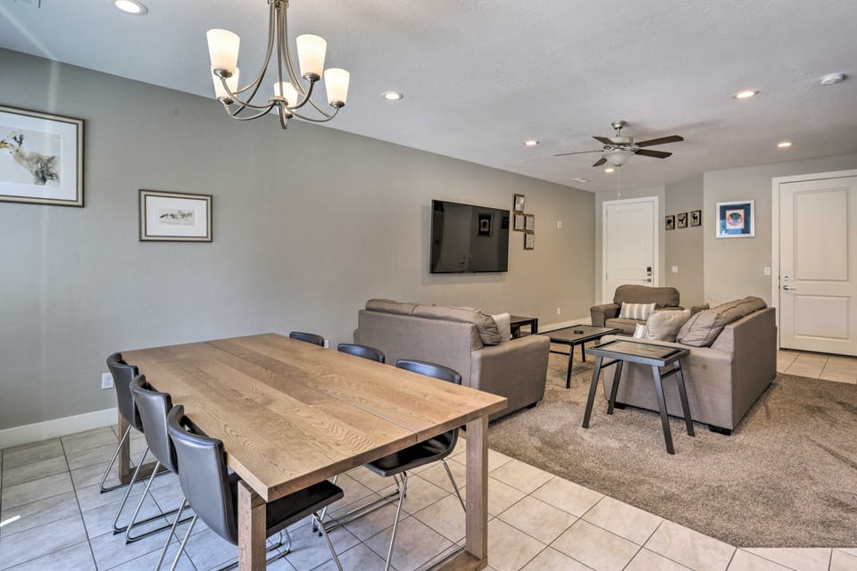 Luxury Downtown Moab Townhome w/ Pool Access! Apartment in Moab