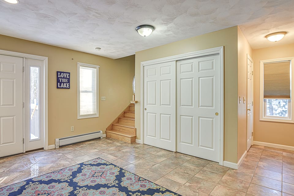 Lakefront Home in Barnstead w/ Seasonal Hot Tub House in Barnstead