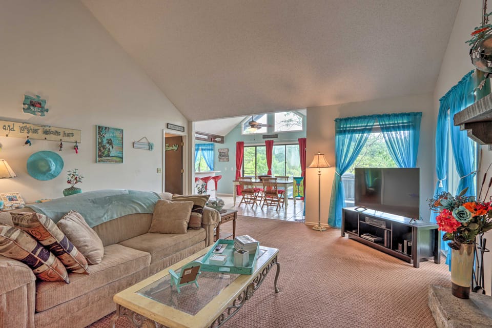 < 1 Mi to Lake! Osage Beach Home w/ Furnished Deck House in Lake of the Ozarks