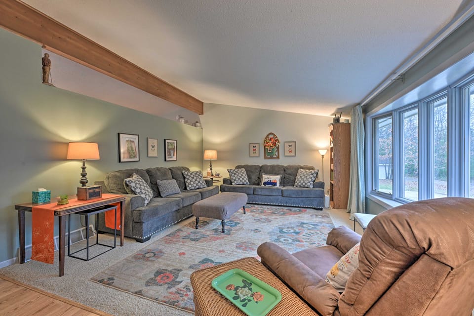 Four-Season Home on Scenic Bluff Country Acreage! House in Wisconsin