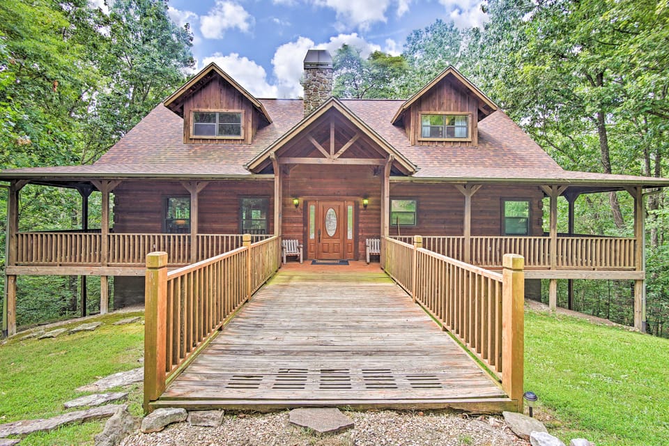 Spacious & Secluded Cabin: 25 Mi to Bentonville! House in Arkansas