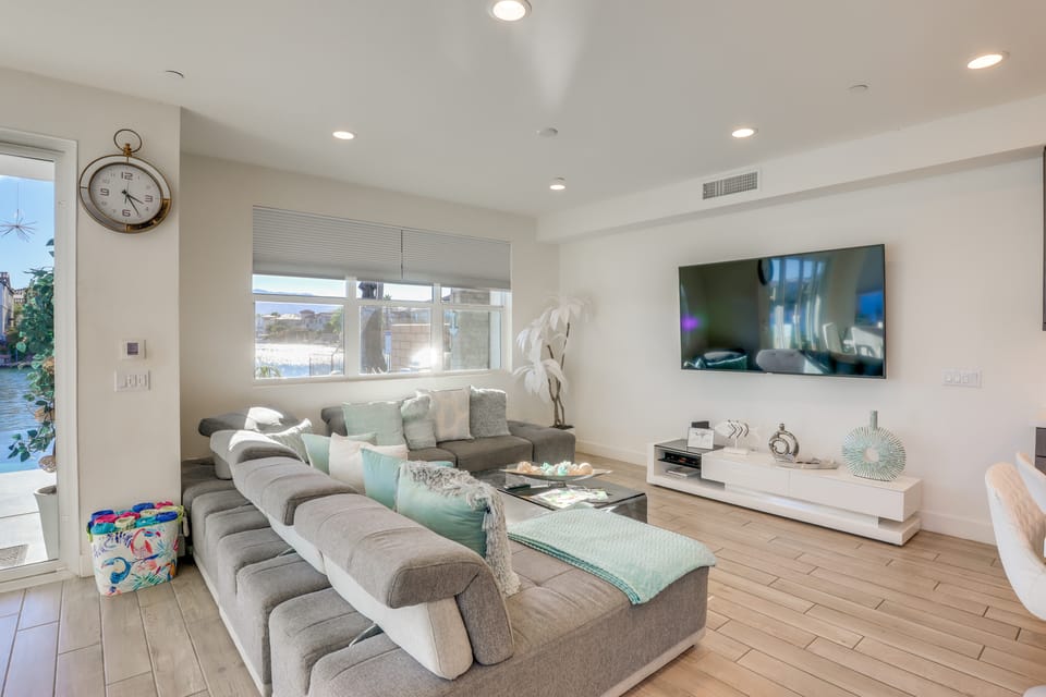 Lake & Mountain Views: Indio Oasis w/ Pool House in Indio