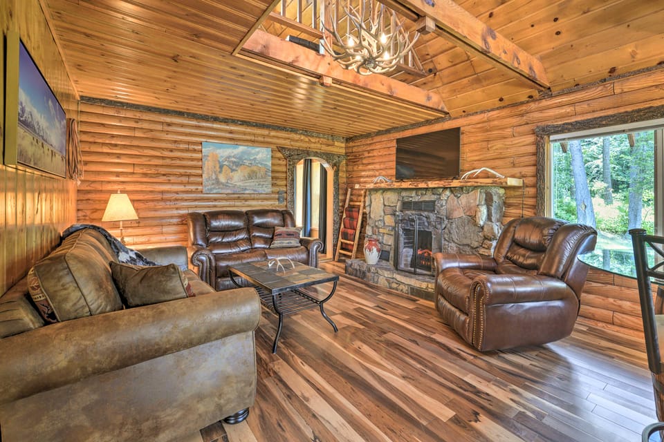 Alpine Adventures: Cozy Log Cabin w/ Deck & Views! House in Wyoming