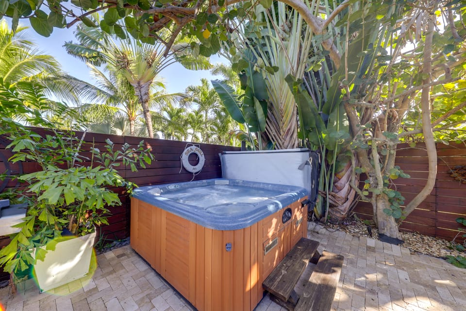 Upscale Home w/ Hot Tub: Walk to Pompano Beach! House in Pompano Beach