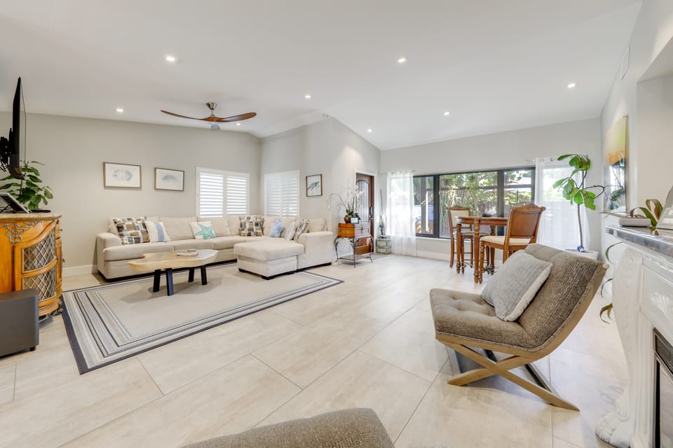 Upscale Home w/ Hot Tub: Walk to Pompano Beach! House in Pompano Beach