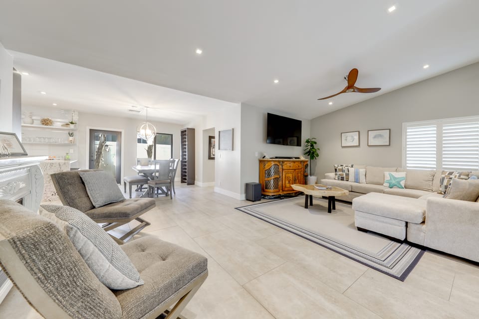 Upscale Home w/ Hot Tub: Walk to Pompano Beach! House in Pompano Beach