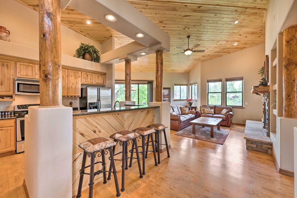 Torreon Townhome w/ Balcony: Hike, Fish & Unwind! Apartment in Show Low