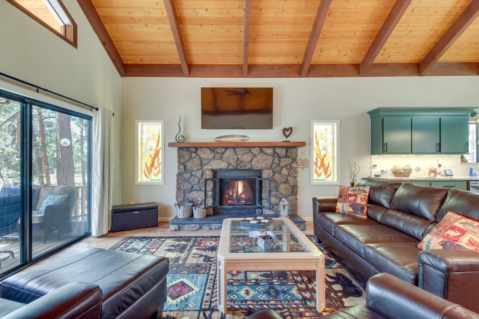 Game Room, Fire Pit, Deck: Remodeled Pinetop Cabin House in Arizona