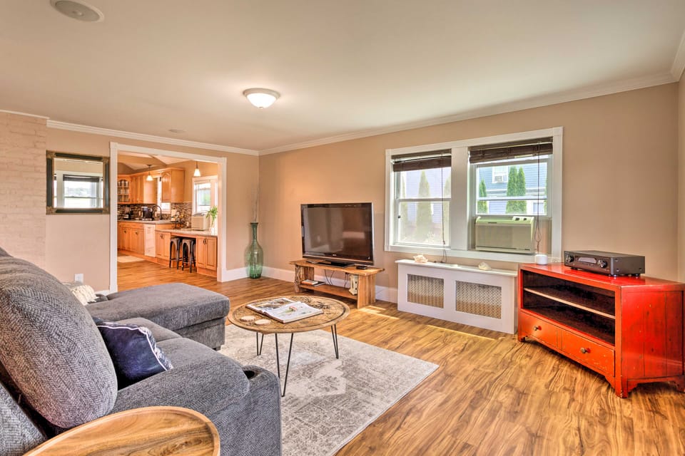 Coastal Abode w/ Beach Views, Walk to Beach & Bars House in Middletown