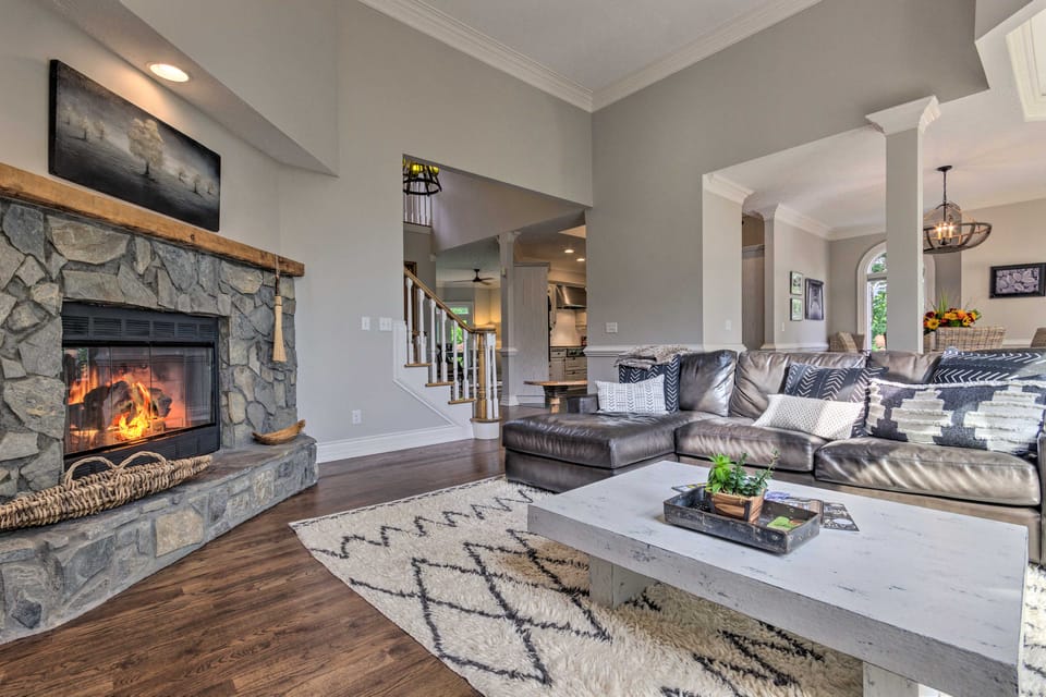 Spacious Elk Mountain Sanctuary w/ Deck & Views! House in Asheville