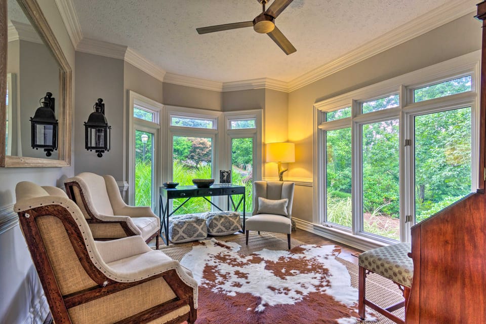 Spacious Elk Mountain Sanctuary w/ Deck & Views! House in Asheville