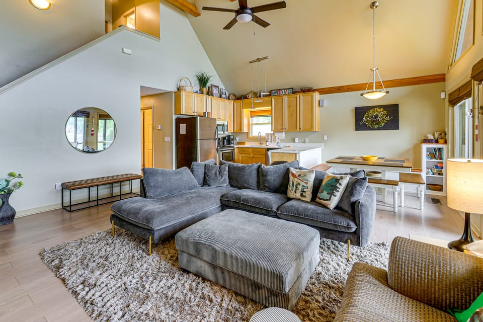 Luxe Lake Sinclair Living: Private Dock & Beach! House in Lake Sinclair