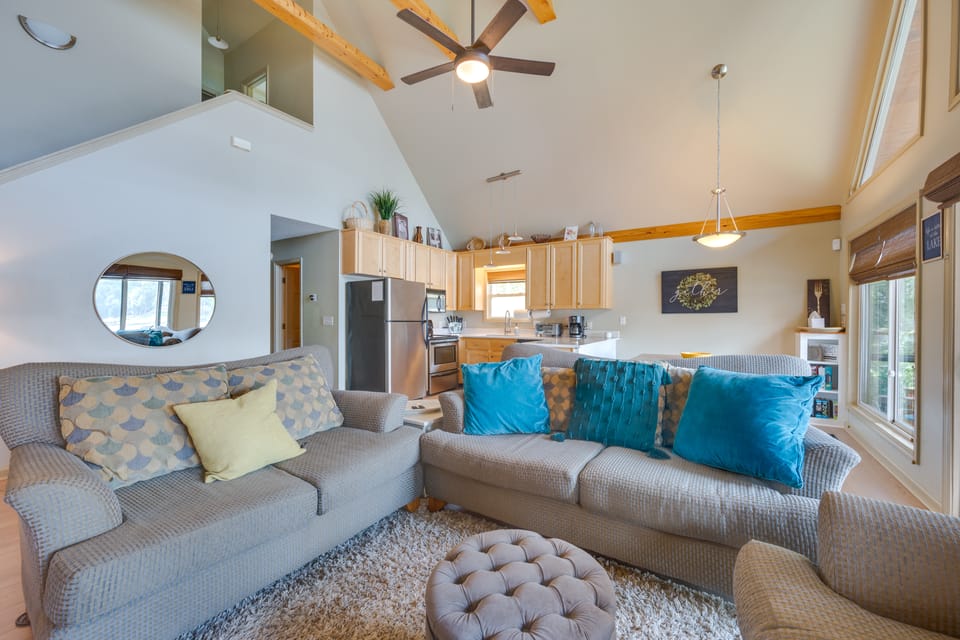 Luxe Lake Sinclair Living: Private Dock & Beach! House in Lake Sinclair