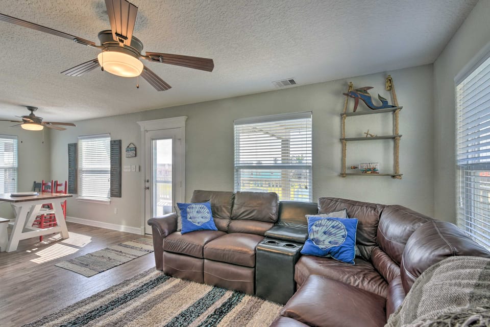 2 Blocks to Gulf: Surfside Beach Family Home! House in Surfside Beach