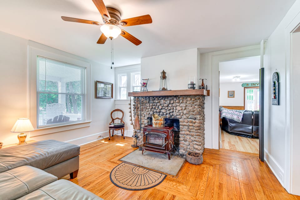 Walk to Waterfalls & Dining: Finger Lakes Escape! House in Montour Falls