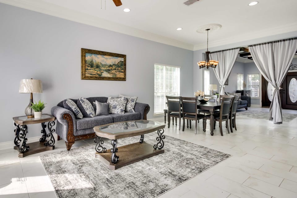 Luxe Southwest Houston Home w/ Balconies & Patio! House in Houston