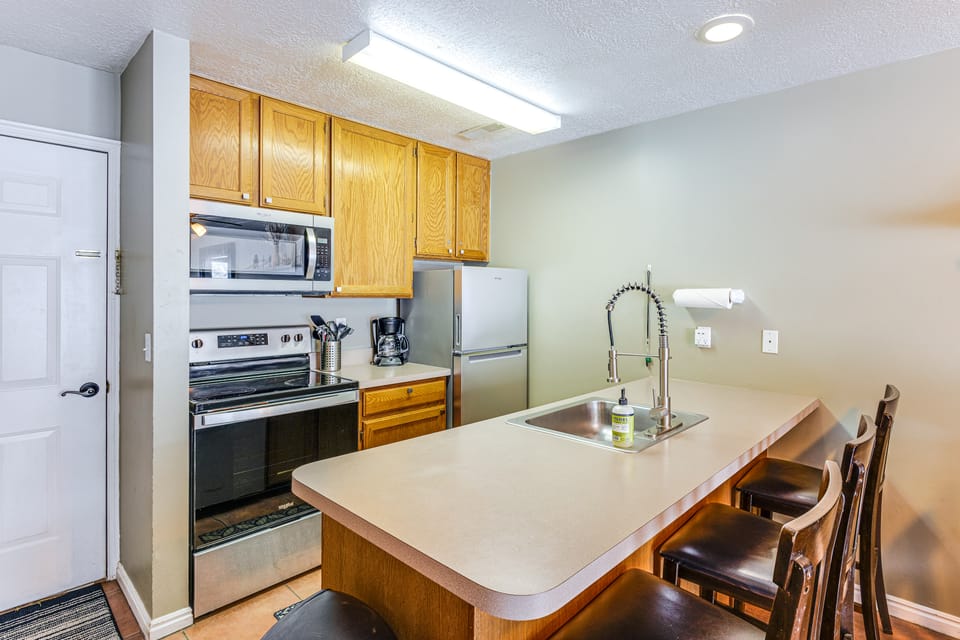 Garden City Condo w/ Pool Access by Bear Lake! Apartment in Garden City