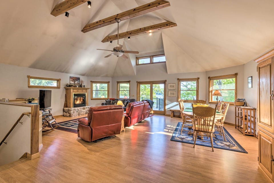 Hot Tub, Sauna, Fireplace, Dock! Lake Honor Cabin House in Lake Township