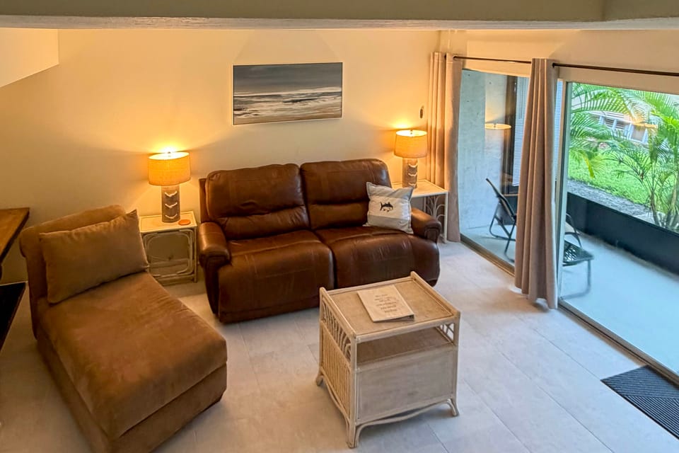 Cozy Condo w/ Pool Access 1 Mi From Siesta Key Apartment in Gulf Gate Estates