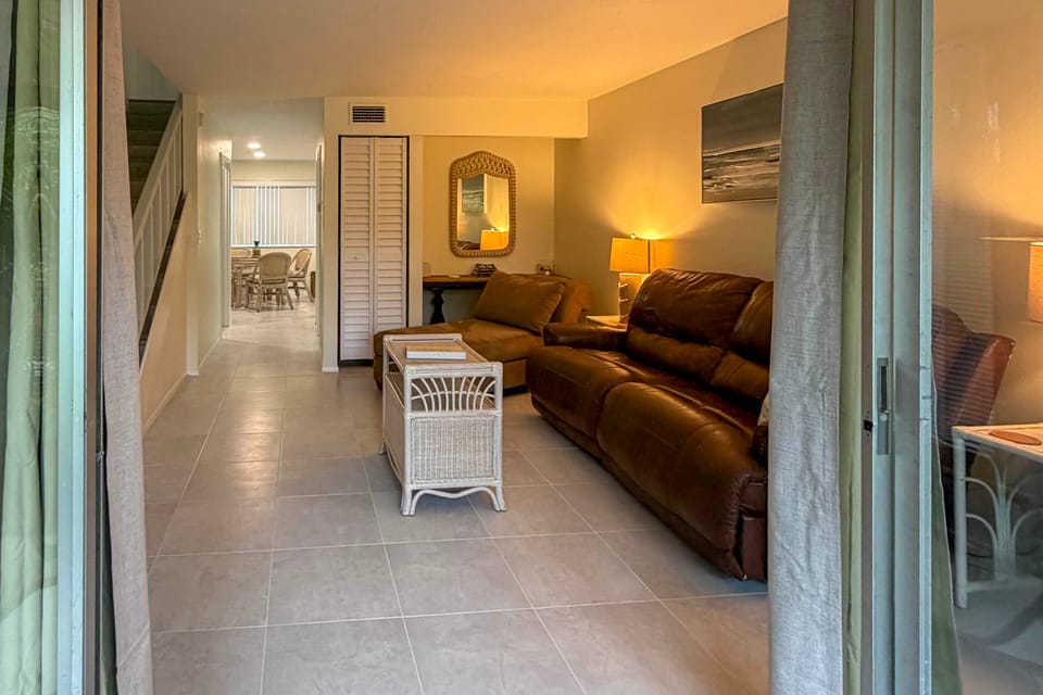 Cozy Condo w/ Pool Access 1 Mi From Siesta Key Apartment in Gulf Gate Estates