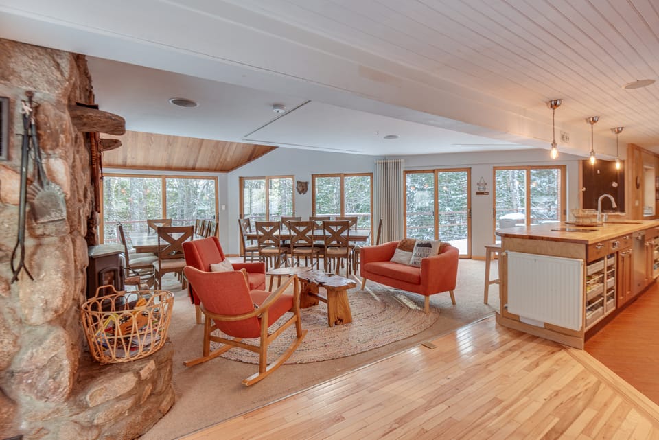 White Mountain Escape w/ Separate In-Law Suite! House in Thornton