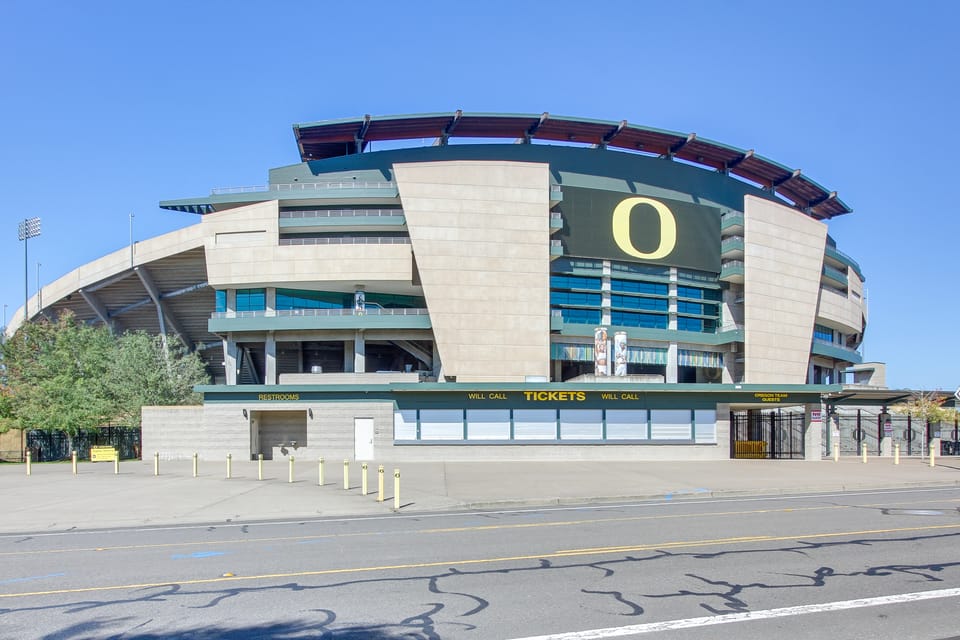 2 Mi to Autzen Stadium, Room for Your RV House in Springfield