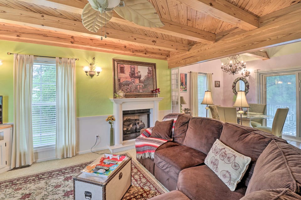 Ruby’s Landing Cottage w/ Deck & White River Views Cottage in Arkansas