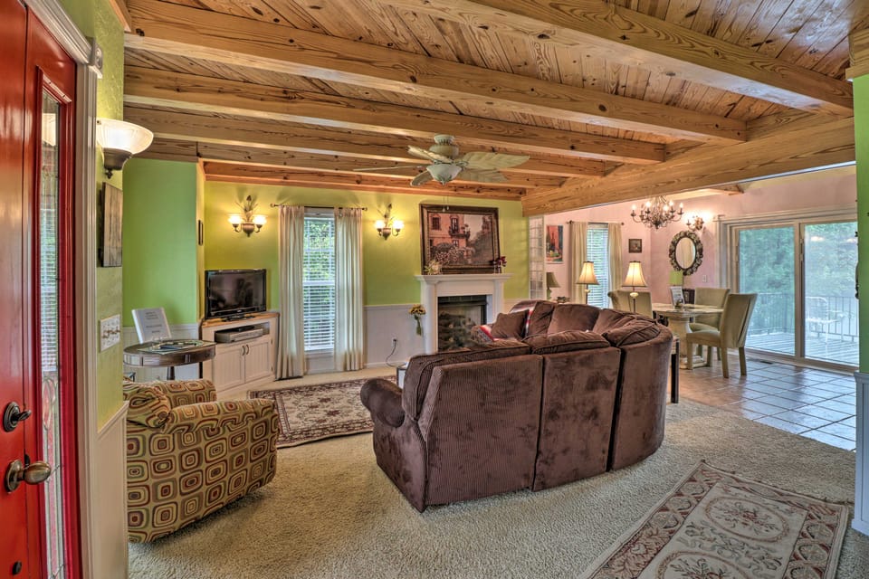 Ruby’s Landing Cottage w/ Deck & White River Views Cottage in Arkansas