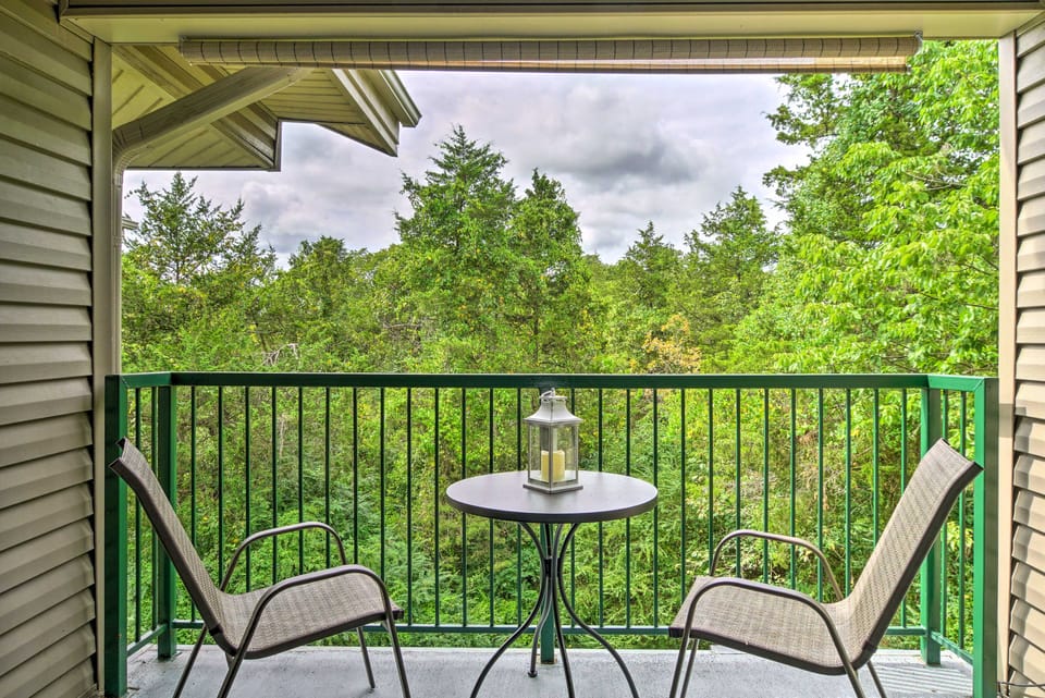 Family Resort Condo w/ Perks in Branson! Apartment in Hollister