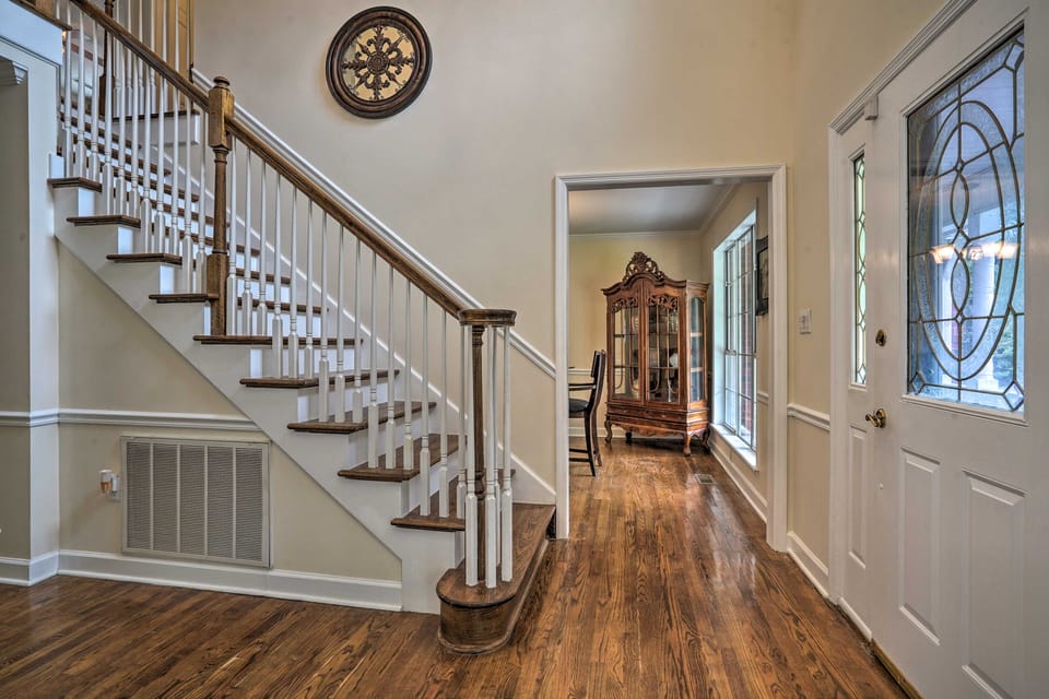 Pet-Friendly Suburban Escape w/ Deck & Grill! House in South Carolina