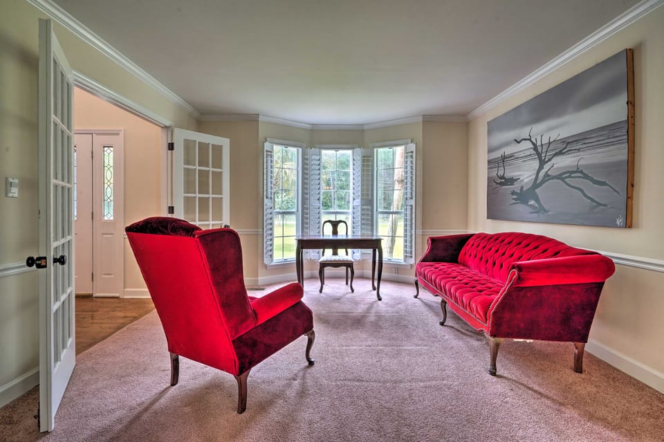 Pet-Friendly Suburban Escape w/ Deck & Grill! House in South Carolina