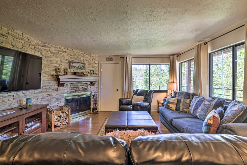 Slopeside Condo with Hot Tub + Game Room Access! Apartment in Brian Head