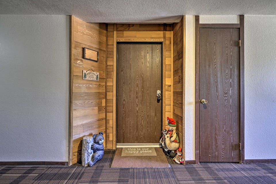 Slopeside Condo with Hot Tub + Game Room Access! Apartment in Brian Head