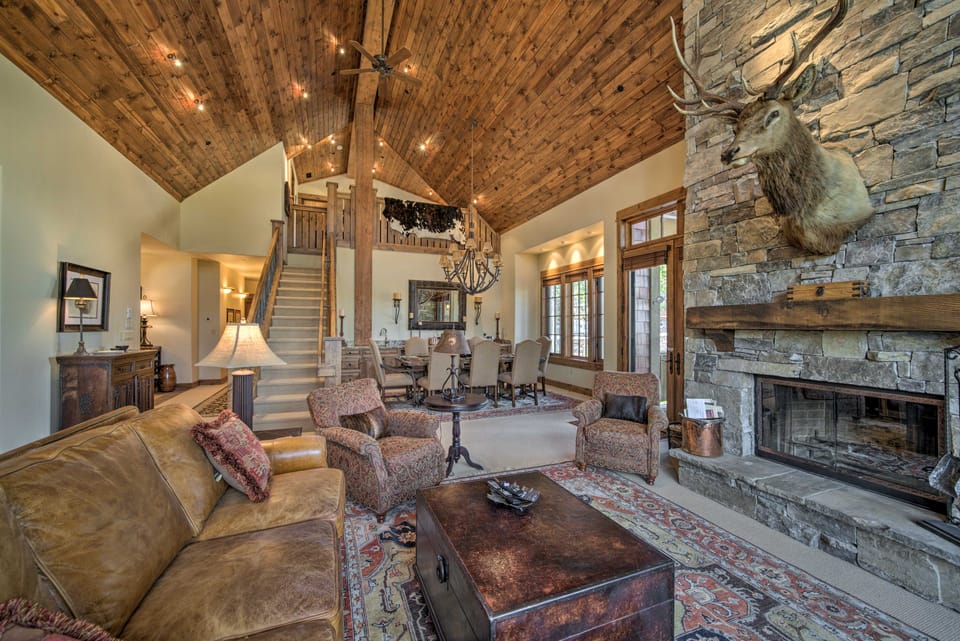 Stunning Ski-In/Ski-Out Penthouse Condo w/ Hot Tub Apartment in Big Sky
