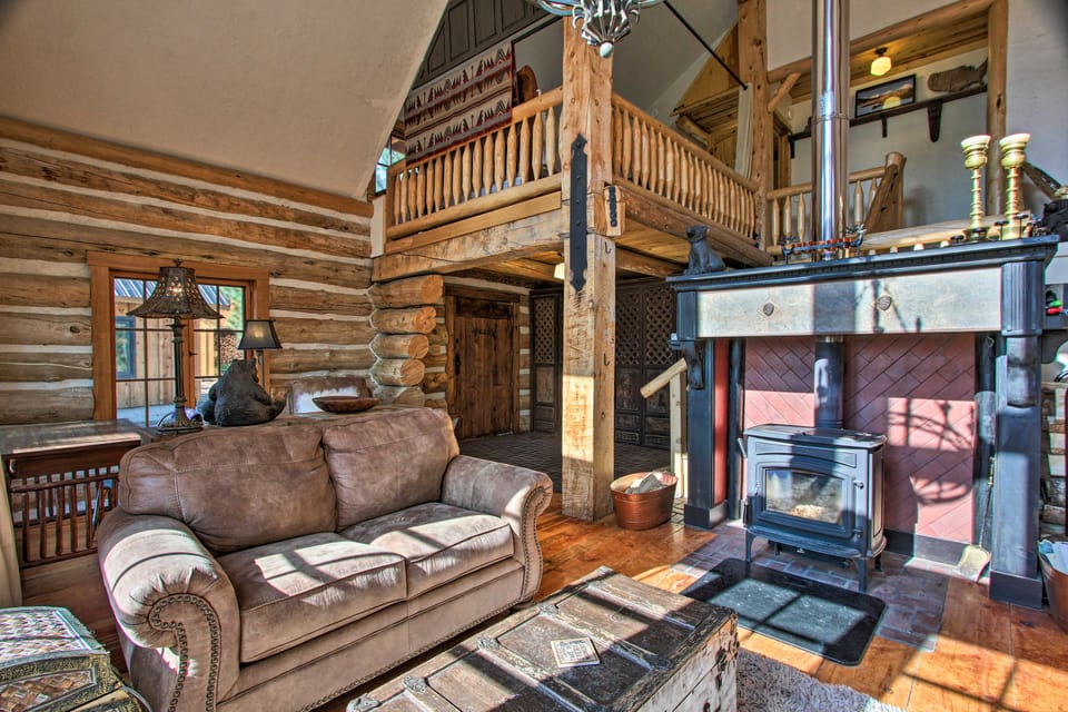 ‘Snow Pine Retreat’ - Remote Crescent Log Cabin! House in Oregon