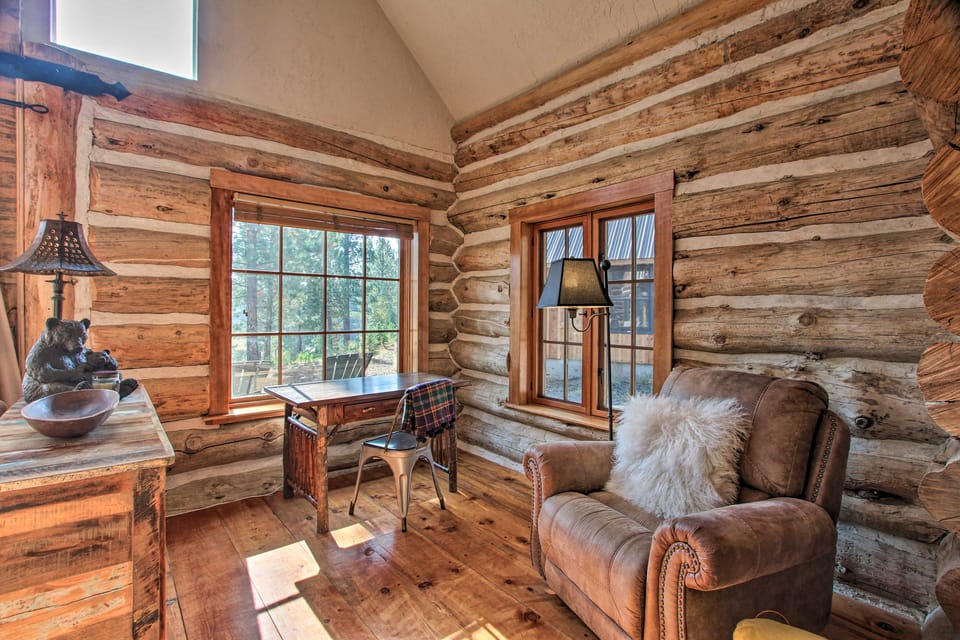 ‘Snow Pine Retreat’ - Remote Crescent Log Cabin! House in Oregon