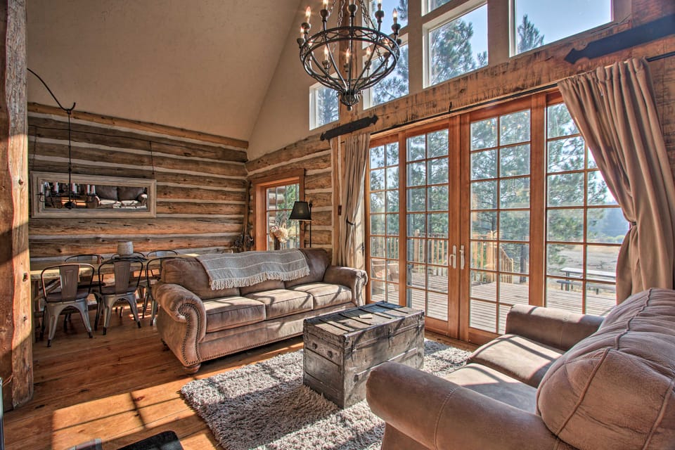 ‘Snow Pine Retreat’ - Remote Crescent Log Cabin! House in Oregon